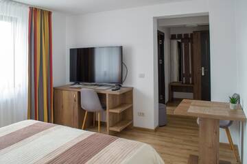 Фото номера Номер с кроватью размера «queen-size» Гостевой дом Residence Ghinita Bucovina г. Гура-Гуморулуй 2