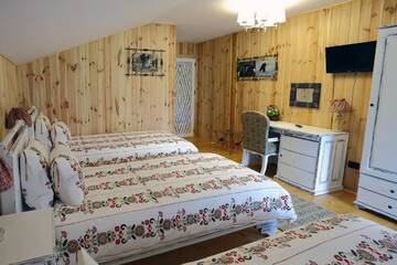 Фото номера Трехместный номер Гостевой дом Pensiunea Varvara de Bucovina г. Гура-Гуморулуй 3