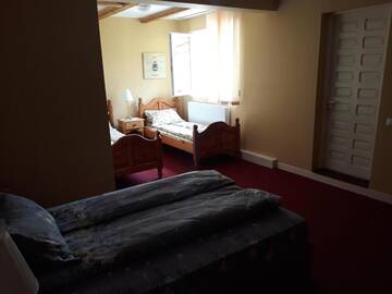 Фото номера Семейный номер Гостевой дом B&amp;B Dumbrava г. Гура-Гуморулуй 2