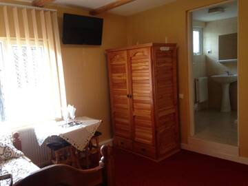 Фото номера Семейный двухместный номер с 1 кроватью Гостевой дом B&amp;B Dumbrava г. Гура-Гуморулуй 4