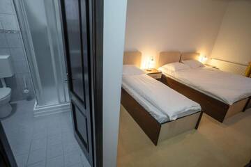 Фото номера Трехместный номер с видом на горы Отель Chalet 173 г. Гура-Гуморулуй 3