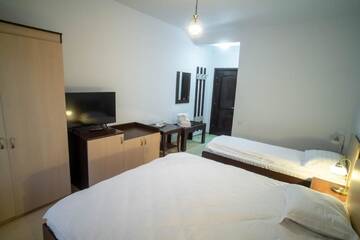 Фото номера Трехместный номер с видом на горы Отель Chalet 173 г. Гура-Гуморулуй 5
