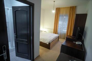 Фото номера Двухместный номер с 2 отдельными кроватями и видом на горы Отель Chalet 173 г. Гура-Гуморулуй 7