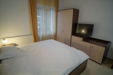 Фото номера Двухместный номер с 2 отдельными кроватями и видом на горы Отель Chalet 173 г. Гура-Гуморулуй 12
