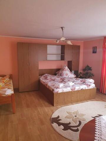 Фото номера Номер Делюкс (для 2 взрослых и 1 ребенка) Гостевой дом Casa Ela г. Гура-Гуморулуй 5