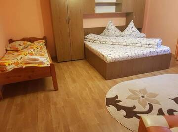 Фото номера Номер Делюкс (для 2 взрослых и 1 ребенка) Гостевой дом Casa Ela г. Гура-Гуморулуй 4