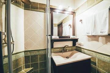 Фото номера Двухместный номер с 1 кроватью и видом на горы Отель Piatra Pinului Ski &amp; Spa г. Гура-Гуморулуй 10