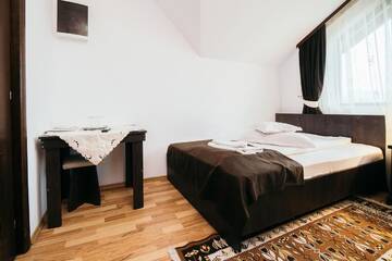 Фото Гостевой дом Pension Elegance г. Гура-Гуморулуй 4