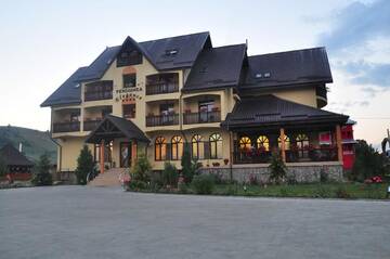 Фото Гостевой дом Pension Elegance г. Гура-Гуморулуй 1
