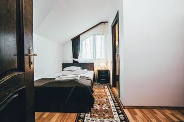 Фото номера Одноместный номер с ванной комнатой Гостевой дом Pension Elegance г. Гура-Гуморулуй 4