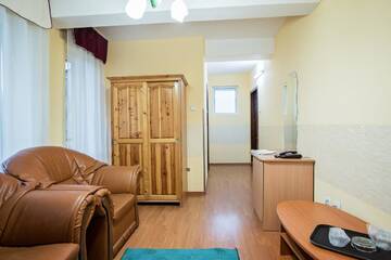 Фото номера Улучшенный двухместный номер с 1 кроватью Отель Hotel Simeria г. Гура-Гуморулуй 5