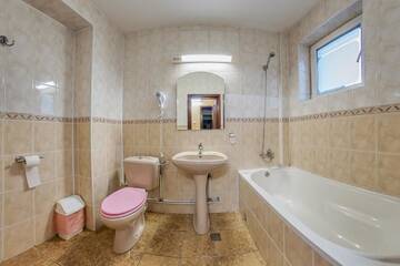 Фото номера Улучшенный двухместный номер с 1 кроватью Отель Hotel Simeria г. Гура-Гуморулуй 2