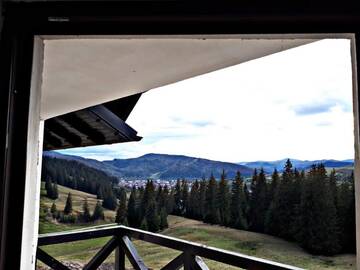 Фото номера Дом с 5 спальнями Дома для отпуска Bucovina Sky View г. Гура-Гуморулуй 49
