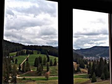 Фото номера Дом с 5 спальнями Дома для отпуска Bucovina Sky View г. Гура-Гуморулуй 9