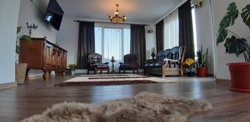 Фото номера Дом с 5 спальнями Дома для отпуска Bucovina Sky View г. Гура-Гуморулуй 61